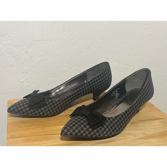Metaphor houndstooth fabric heels with bow - Size 11M - Picture 3 of 6
